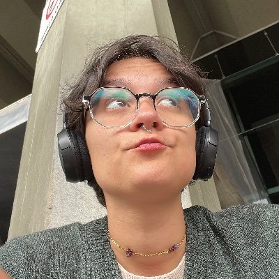 atualizações em tempo real dos fóruns deliberativos da minha mente, comentários diários sobre política e divas pop