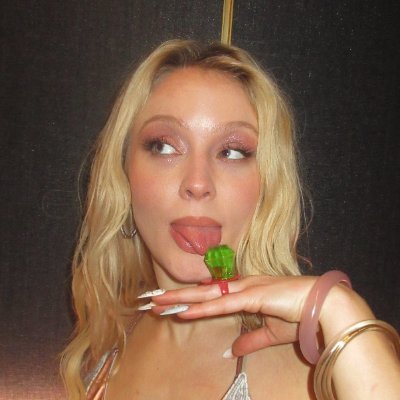 restedpineapple's profile picture. ㅡi talk about music 💌 she/her - 25