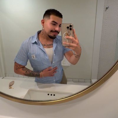 saintisraelx's profile picture. well here we go ✨