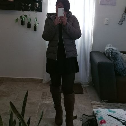 No te tomes la vida tan a pecho, total nadie sale vivo de ella 🤪 Te daría mi vida, pero la estoy viviendo 🤭 L♡V€