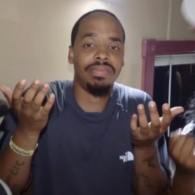 bozyveli's profile picture. it’s get greater later