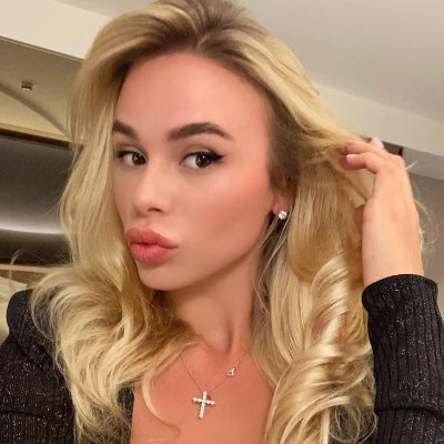 I'm an independent girl who loves traveling and pushing my limits with extreme sports like skiing and surfing. I'm also passionate about fitness and yoga, and I