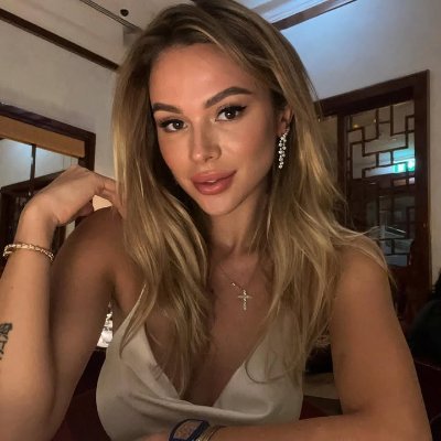 I'm an independent girl who loves traveling and pushing my limits with extreme sports like skiing and surfing. I'm also passionate about fitness and yoga, and I