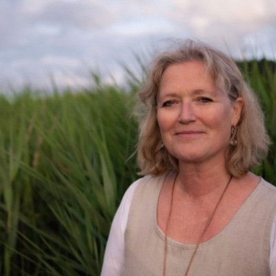 KatieWhite45333's profile picture. She/her agent/manager @frthewhitehouse @companyofsong tree-hugging song-writing wild-swimming life-loving curious poet #walkintotheday #stroud