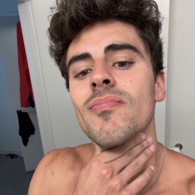 derekgymbro's profile picture. 19. bwc. ᕙ(•̀‸•́‶)ᕗ