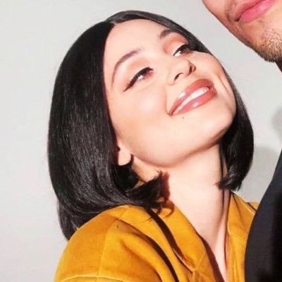 ⠀ ⠀ ⠀ ⠀ ⠀⠀ ⠀ ⠀⠀ ⠀⠀ Pelinegra sirena con piel canela. ⠀ ⠀⠀⠀ ⠀⠀⠀ ⠀ ⠀ ⠀ ⠀ ⠀ ⠀