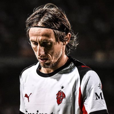 ﴿وَلَسَوْفَ يُعْطِيكَ رَبُّكَ فَتَرْضَىٰ﴾. ( @acmilan)