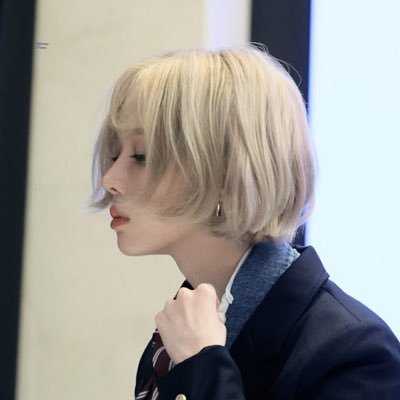 u_uai0's profile picture. 書を捨てよ、町を出よ