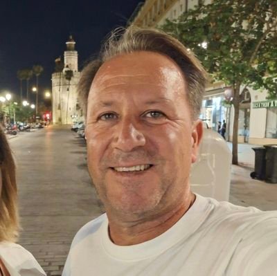 cham1z0's profile picture. Educador Social. Maestro Educación Física y Licenciado en Psicopedagogía. Entrenador Nivel Básico UEFA B