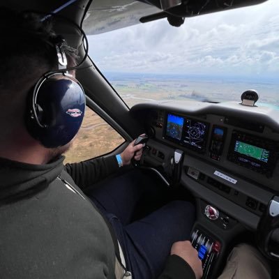Piloto Privado 👨🏻✈️ ingeniería industrial 🏭 El único Kuka bueno es el Kuka muerto. Troll de la side. De derecha y le tengo rechazo a la estrella de David.