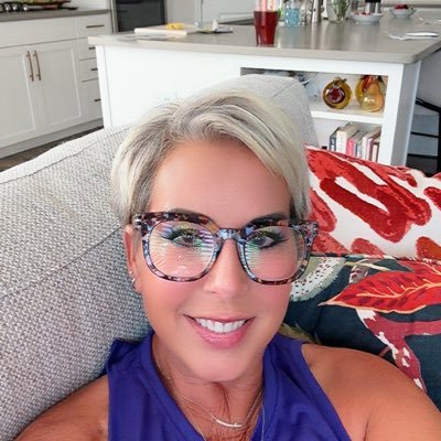 Former Burgh girl now living blue in a red state. The fight is far from over! we must continue to resist!! NO DM’s unless you ask or we agree!