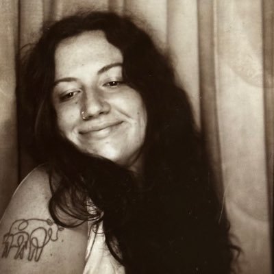 moomoobabyy's profile picture. they/them