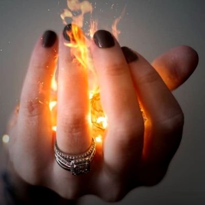 Italo-messicana, con paure e sogni. Il mio cuore batte forte per entrambe paesi, entrambe le culture corrono nel mio sangue e quindi le amo allo stesso modo.