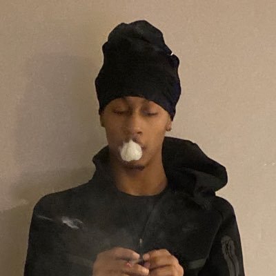 STRAIGHT MALE DONT FOLLOW ME IF U A NIGGA Im not buying shi dont ask