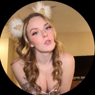 Your favourite Canadian Rave Brat 🇨🇦 $44+ tribute or keep dreaming + Spoil first, speak later + BU @spoiled_chloe2