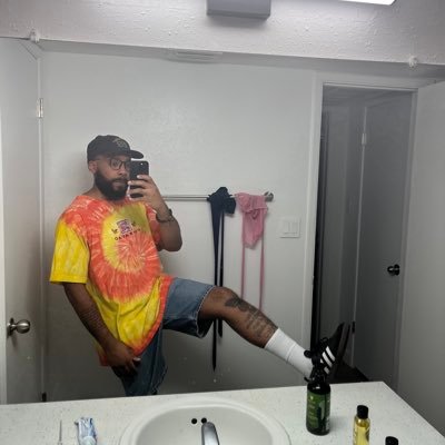 creative, chef, niggatry poet, vinyl collector, movie theatre watcher.