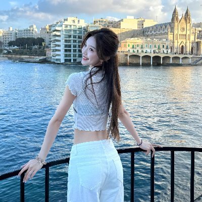 FlirtyFirefly90's profile picture. Champion of innovation, fearless in the pursuit of excellence. Shaping the future, one step at a time. 🌐🚀 #Innovator #FearlessLeader
