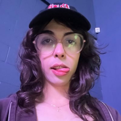 Your fave pseudo-intellectual, professional chain smoker, philosopher of sport☝️🤓🏒🎮@NorthBayFGC head TO. @trapbinx