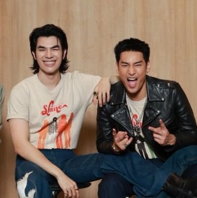 💚🥐น้อลโปโป:)พี่มุ้มาย🎸🌈
@Nnattawin1🥐@milephakphum💚
🎶The smile on your face let's me know That you need me🎶
follow me🥂back💯 Everything @CherryMagic11