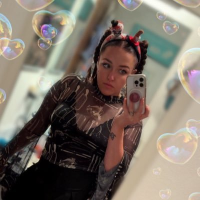 rachelmariiiee's profile picture. you’re a little soul, carrying around a corpse ♥