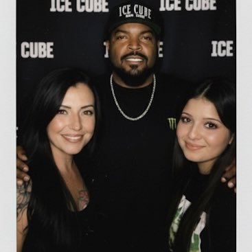 Mommy 🇲🇽🇺🇸UFC vet @mikepierce170's Wifey🤵🏻👰🏻Photographer📸Tupac Lover🌹West Coaster🌊Knowing nothing in life but 2be legit ⚯͛ $MrsPierce333
