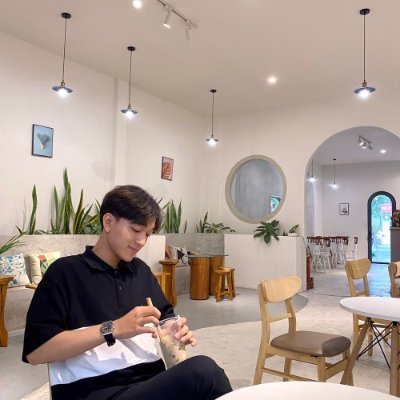 HongVinh695175's profile picture. Life is about happiness, not perfection