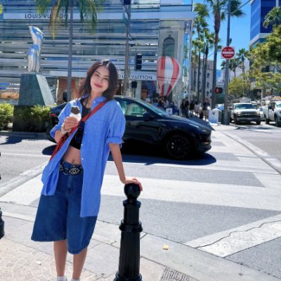 An entrepreneur and a professional fashion designer 🚫PORN