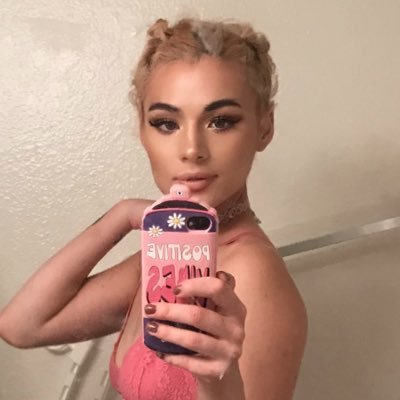 hiiii :) I like pretty tingz 💕 cum watch me be pretty 🙈 pro bookings contact 8055018346