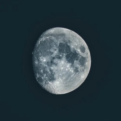 Juan1499355's profile picture. moon