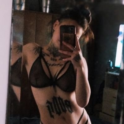 LuciaBelmonte10's profile picture. 