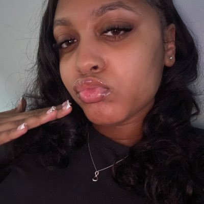 sadehyz's profile picture. pretty and paid | ig- @sade.hyz
