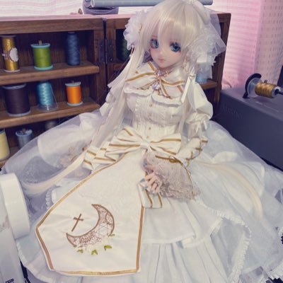 主にドールドレスの制作&宣伝用アカウントです。主に通販、ヤフオク、委託販売、イベントにてドールドレス販売させて頂いております。 #あのめ童話劇場 のタグにて活動をさせて頂いております♪ ペットや雑多な趣味などなども語りまするがよろしくお願い致します(⁎ᴗ͈ˬᴗ͈⁎)成人済みです