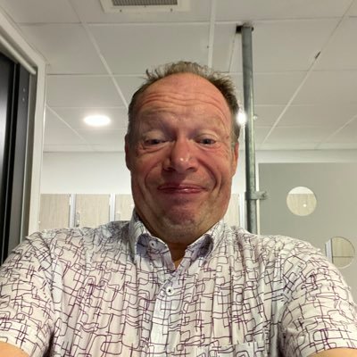 Sport fan kylie fan Lover .This is me sports motivated male Southcoast football fan Single former 6.5 handicap golfer democrat supporter Southampton FC fan