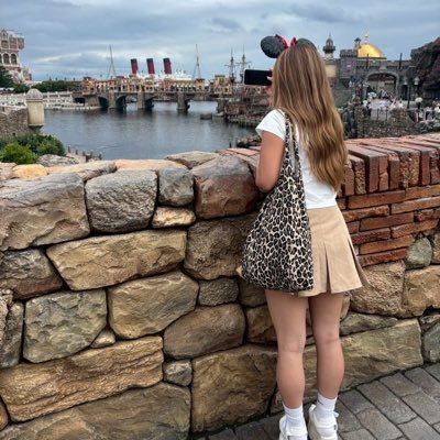 122901180709's profile picture. 