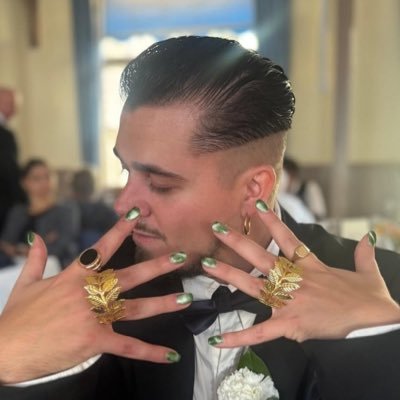 sieni_champion's profile picture. now on ©️ and 🦋