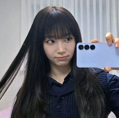 she’s the tinie gorgeous bunny 🐰🪄 named Bae Sumin 𖹭⭑.ᐟ