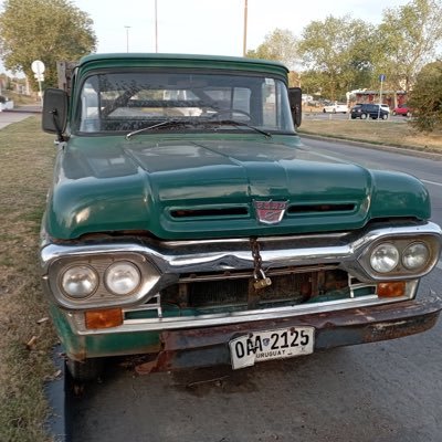 la plata que se invierten en la policía se la daría a los que venden droga y que se queden tranqui y cuiden ellos los barrios. vivienda, auto, sueldazo.