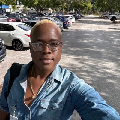 Me and random Genshin posts 🎮🇭🇹♈️FGCU🎓C6 Alice Main (manifesting)