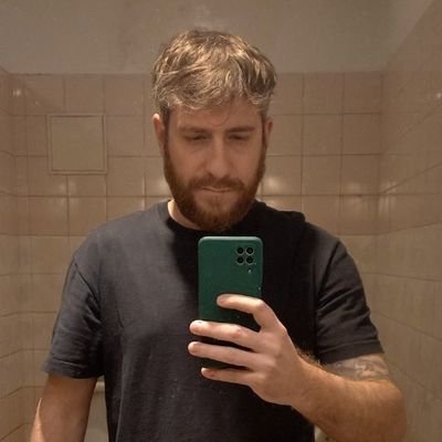 Me gustan los anteojos, los cráneos y las flores. Rosista, yrigoyenista y justicialista.