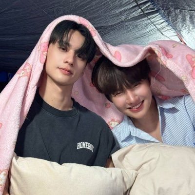 -ˋˏ✄ akun yapping, ngehype homo beragam pokoknya gak nyaman jangan di follow!! ganti series ganti laki 🩷