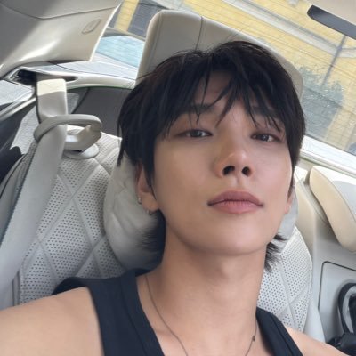 joshushushu ⢠ex writing acc ⢠works: https://t.co/6yRtKdSN8Z