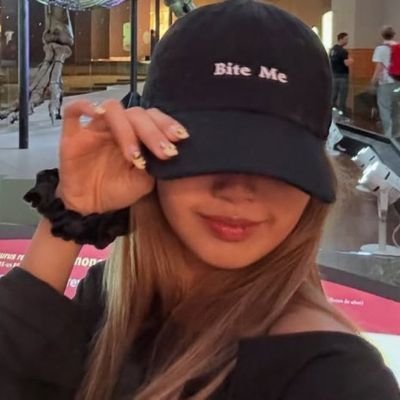 Vc n gosta da lisa e da beyoncé e quer q eu de rt na sua mae desaparecida ? kk | wayv ot6