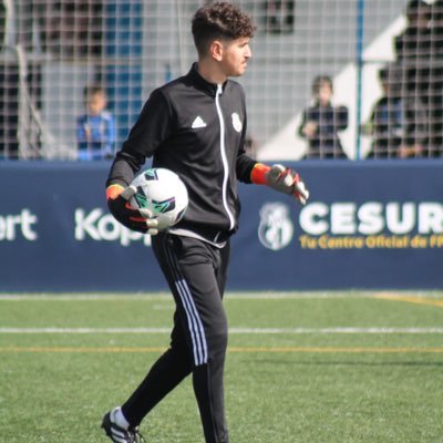 Frandb_13's profile picture. TSEAS 🚴‍♂️🏹 // CAFYD US 🏂👨‍🏫 Máster en Prevención y Readaptación de Lesiones📚 Entrenador de porteros UEFA C 🧤⚽
