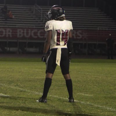 Sam_polk14's profile picture. Sam Polk co 2027 |  Istrouma High #14 | 6'0 185lbs DE/ATH | 3.3 GPA | Relentless Focused and Determined