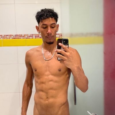 “Se você não é daddy, nem chama.” 📹 Video call 🔥 😈 Eu mando, você obedece. 🎁 Presente na DM