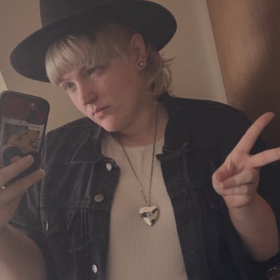 lakeeffectbeck's profile picture. audio engineer + artist + local venue dweller 🎶 (hockeytwt - @68happyy )
