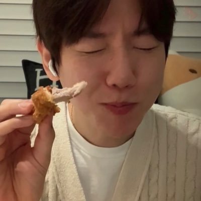 uauaht's profile picture. 