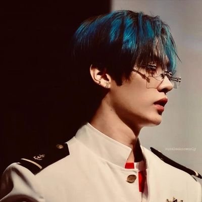 Uma universitária seus livrinhos, taylor swift, stray kids e surtos psicológicos