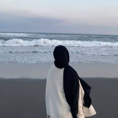 مِثلُك أنا أبحثُ عَنِ الودّ لكن مِنَ السَّماء 🕊️