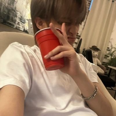 ผัวด่ามาหาพี่ ผัวไม่มีเดียวพี่ไปหา
แฟนใครไม่รู้ผมไปเด้าเขามา